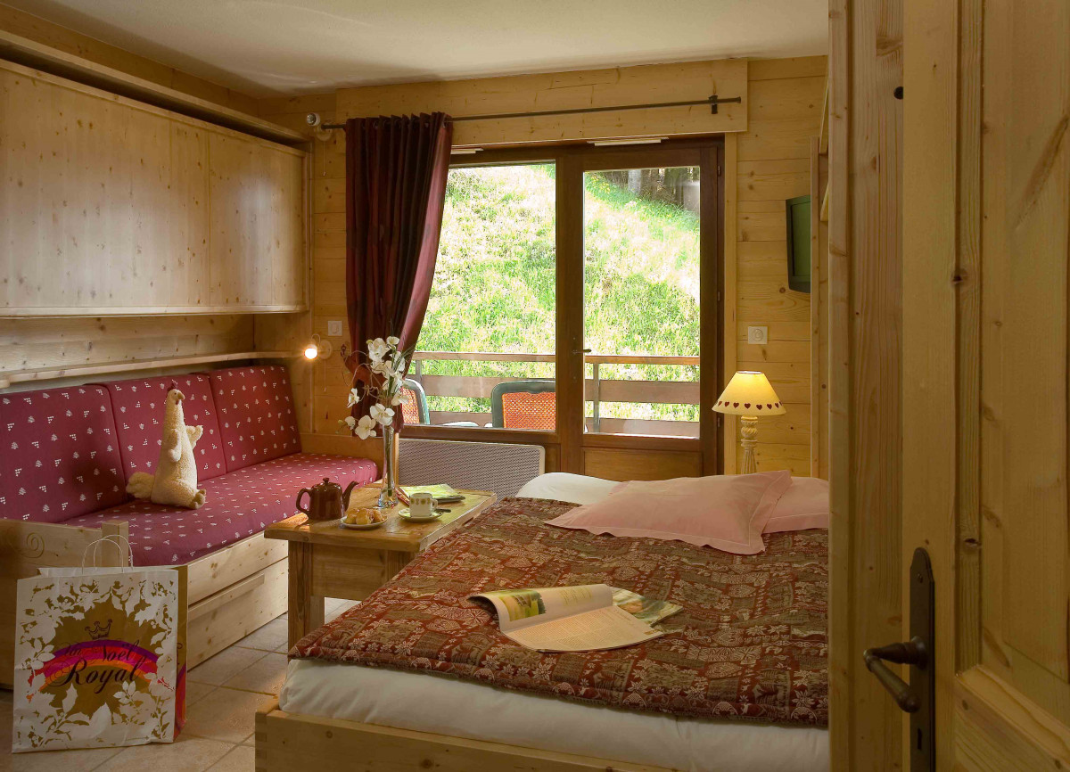 Séjour avec canapé et lit double/Living room with a sofa and a double bed-Tournette 2-Le Grand-Bornand