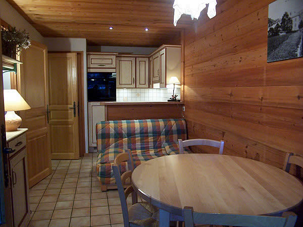 Salle à manger, canapé et cuisine/Dining room, sofa and kitchen-Buissière n°1-Le Grand-Bornand