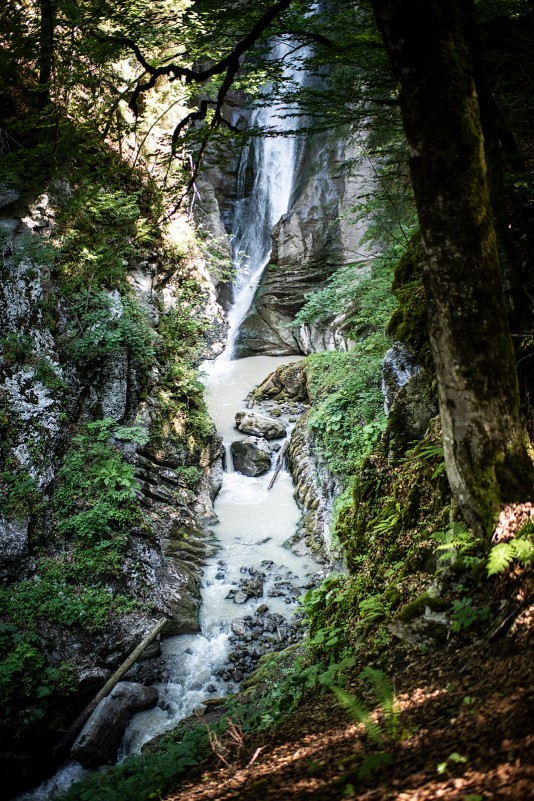 cascade-mysterieuse-t-vattard-le-grand-bornand-jpg-1600px-bureaudesguides-372264