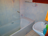 Salle de bain avec baignoire/Bathroom with a bath-Le Schuss-Le Grand-Bornand