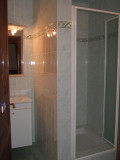 Salle de bain avec douche/Bathroom with a shower-Fontaine-Le Grand-Bornand