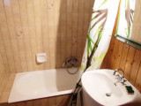 Salle de bain avec baignoire/Bathroom with a bath-Chalet Pollet-Le Grand-Bornand
