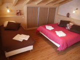 Chambre avec lit double et lit simple/Bedroom witha  double bed and a singe bed-Chalet Panorama-le Grand-Bornand