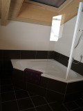 Salle de bai avec baignoire/Bathroom with a bath-Chalet Panorama-le Grand-Bornand