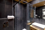 Salle de bain avec douche/Bathroom with a shower-Forclaz C n°32-Le Grand-Bornand