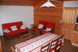 Séjour avec canapés et salle à manger/Living room with sofas and dining room-Cornillon A-Le Grand-Bornand