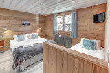 Chambre avec lit double et lit simple/Bedroom with a double bed and a single bed-Androsace n°2-Le Grand-Bornand
