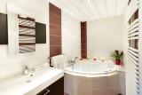 Salle de bain avec baignoire/Bathroom with a bath-Androsace n°2-Le Grand-Bornand