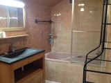 Salle de bain avec baignoire/Bathroom with a bath-Chez Mme Jaillet-Le Grand-Bornand